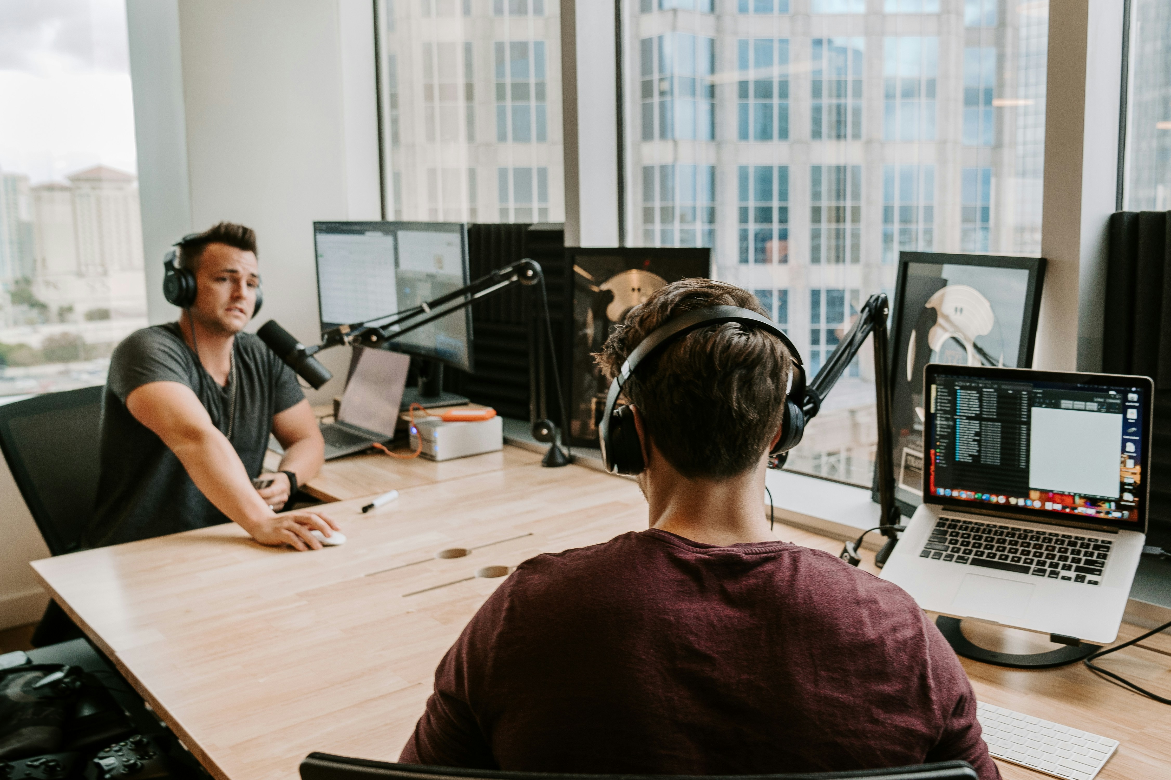 10 Ways Real-Time Research Elevates Your Podcast's Credibility